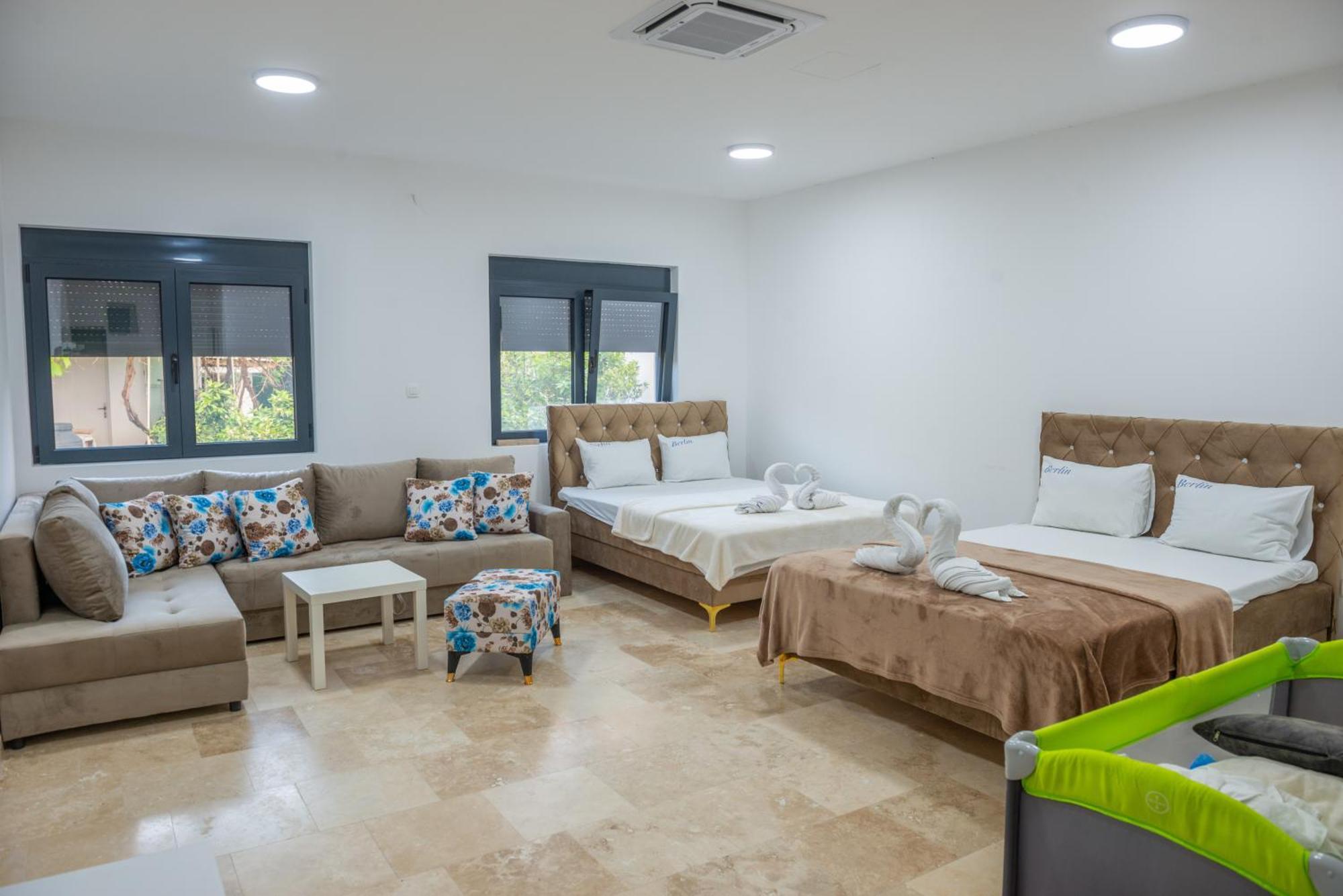 울친 Premium Berlin With Pool B&B 외부 사진